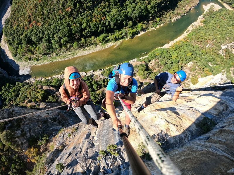 Rappel Insolite 180 M avec Cîmes et Canyons