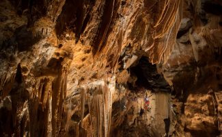 Expeditie spéléo et wandelen in de Grotte de la Madeleine