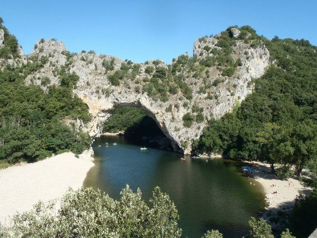 Kano - Kajak van Vallon naar St Martin d'Ardèche - 24 km / 1 dag met Azur canoës