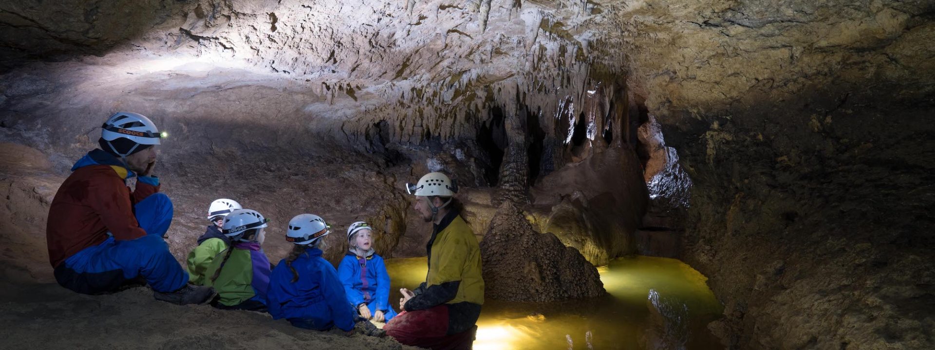 Speleologie met het gezin in de Ardèche Méandre Spéléo