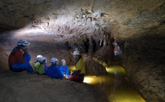 Speleologie met het gezin in de Ardèche Méandre Spéléo