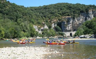 Kano - Kajak van Vallon tot St Martin d'Ardèche - 30 km / 2 dagen met Azur canoës