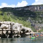 © anderhalve dag per kano met een natuurgids van het natuurreservaat van de Gorges de l’Ardèche - 1 nacht in een bivak - S. Gayet