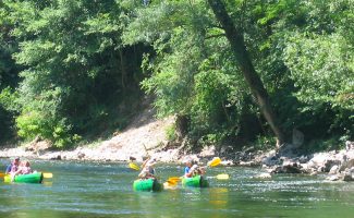 Canoë - Kayak de Châmes à St Martin d'Ardèche - 24 km / 1 jour avec Alpha Bateaux